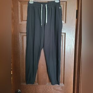 Vuori black weekend joggers size small